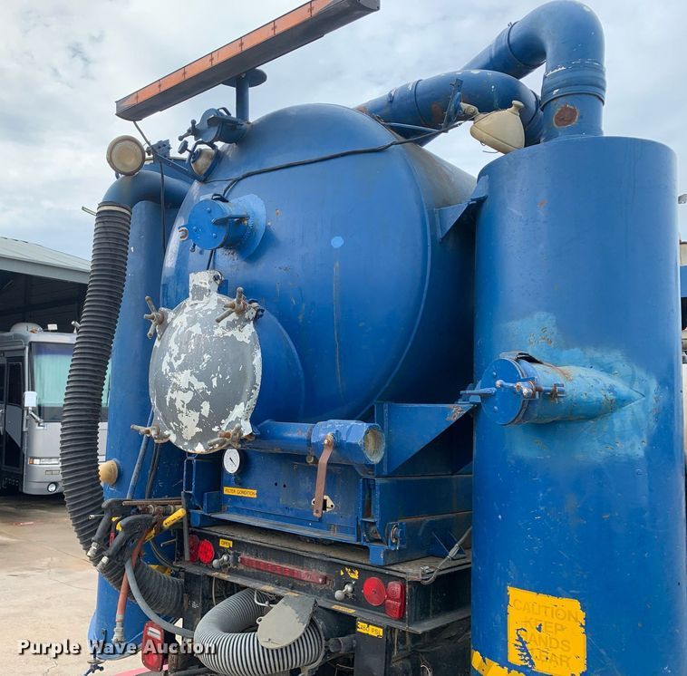 image for item DP8725 2000  Ford F650 Super Duty  vacuum truck