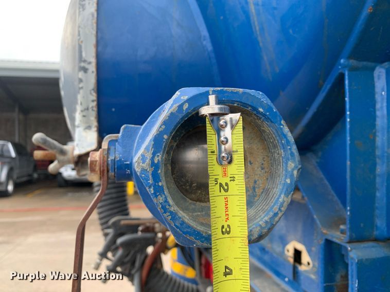 image for item DP8725 2000  Ford F650 Super Duty  vacuum truck