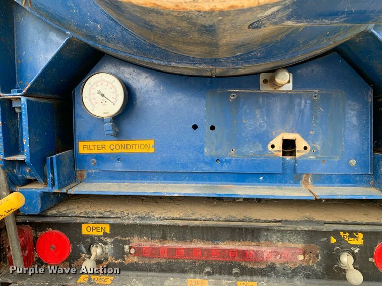 image for item DP8725 2000  Ford F650 Super Duty  vacuum truck