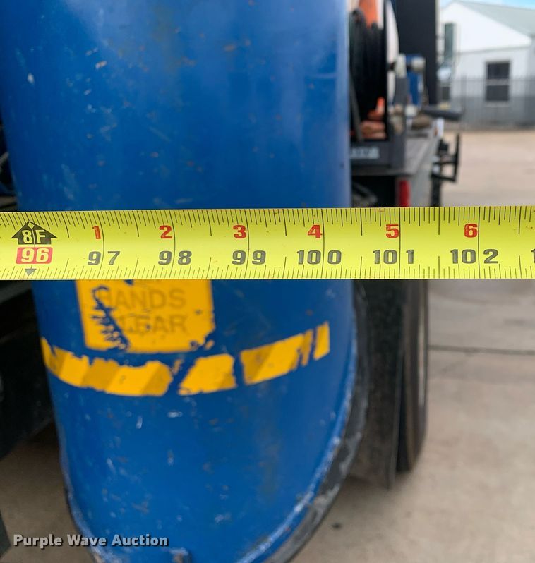 image for item DP8725 2000  Ford F650 Super Duty  vacuum truck