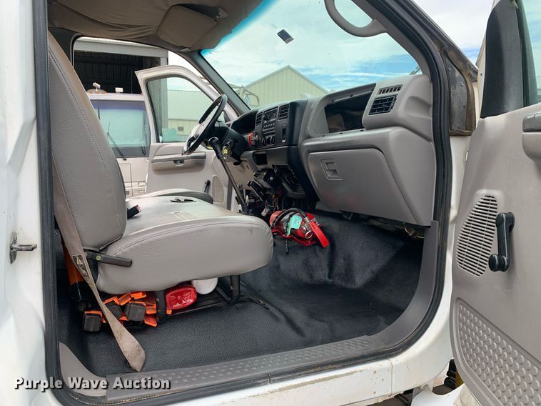 image for item DP8725 2000  Ford F650 Super Duty  vacuum truck