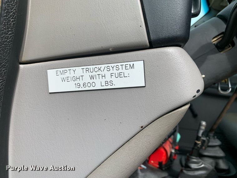 image for item DP8725 2000  Ford F650 Super Duty  vacuum truck