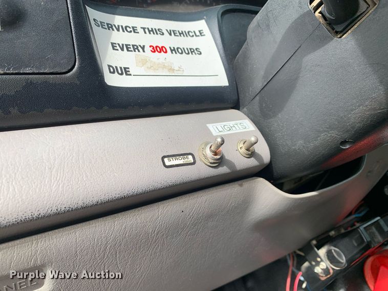 image for item DP8725 2000  Ford F650 Super Duty  vacuum truck