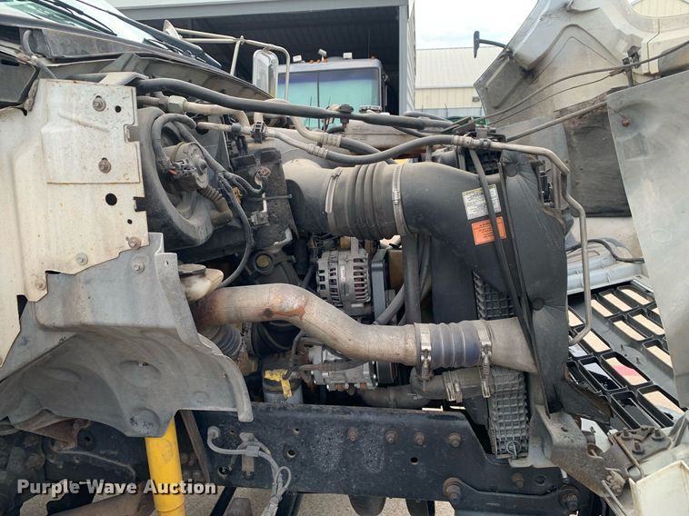 image for item DP8725 2000  Ford F650 Super Duty  vacuum truck