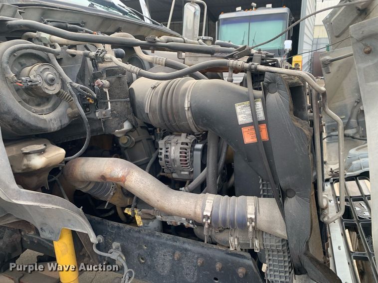 image for item DP8725 2000  Ford F650 Super Duty  vacuum truck