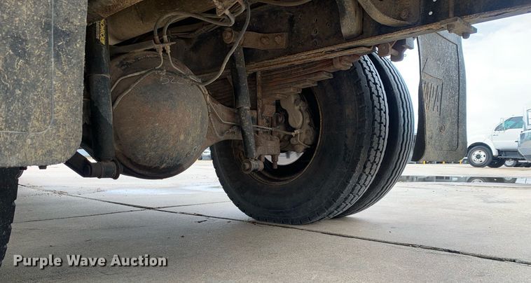 image for item DP8725 2000  Ford F650 Super Duty  vacuum truck