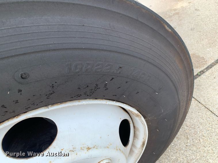 image for item DP8725 2000  Ford F650 Super Duty  vacuum truck