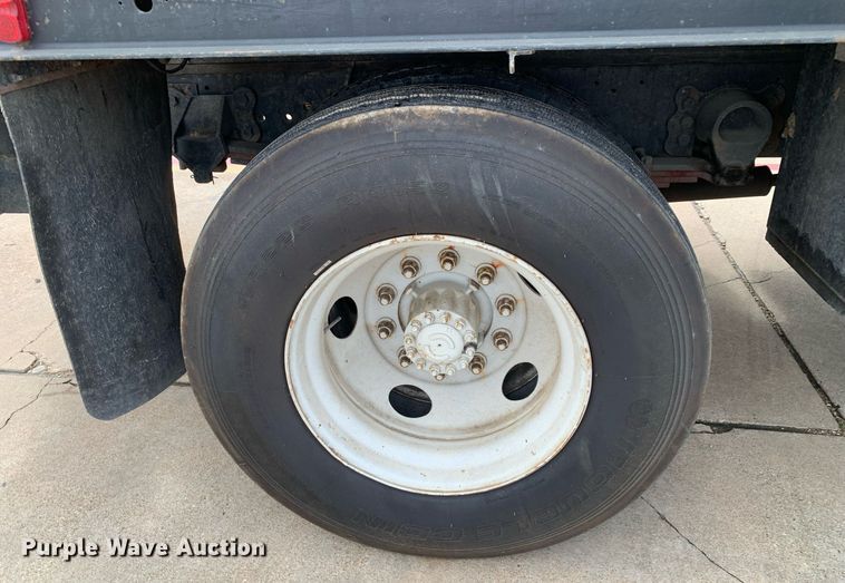 image for item DP8725 2000  Ford F650 Super Duty  vacuum truck