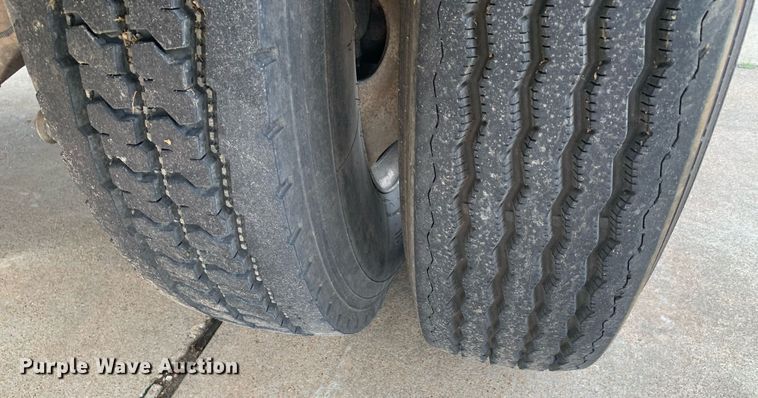 image for item DP8725 2000  Ford F650 Super Duty  vacuum truck