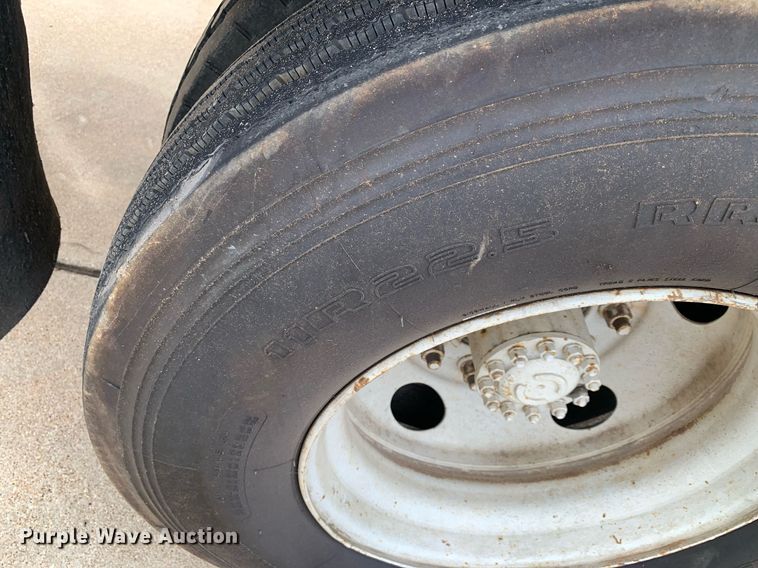 image for item DP8725 2000  Ford F650 Super Duty  vacuum truck