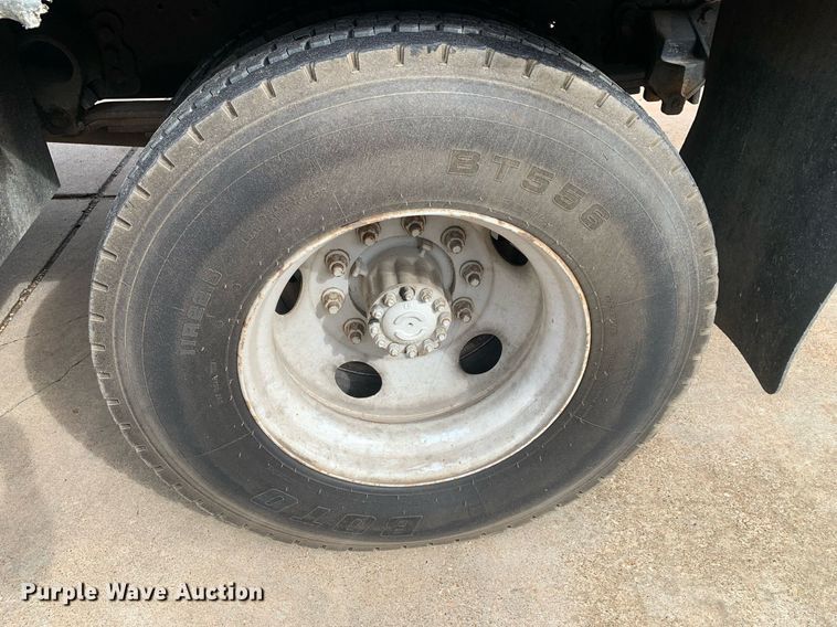 image for item DP8725 2000  Ford F650 Super Duty  vacuum truck