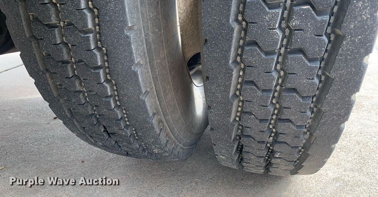 image for item DP8725 2000  Ford F650 Super Duty  vacuum truck