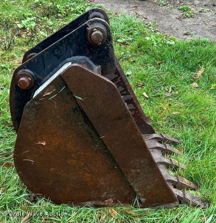 image for item DQ1015 24" W excavator bucket
