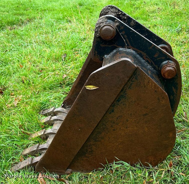 image for item DQ1015 24" W excavator bucket