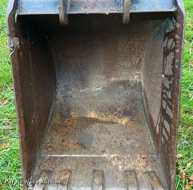 image for item DQ1015 24" W excavator bucket