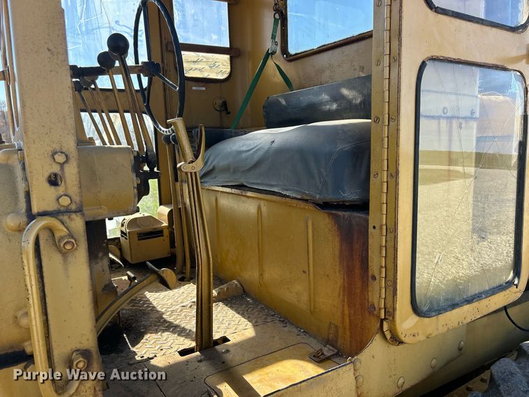 image for item DQ1023 1955 Caterpillar 12  rigid frame motor grader