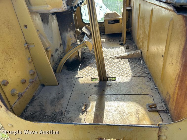 image for item DQ1023 1955 Caterpillar 12  rigid frame motor grader