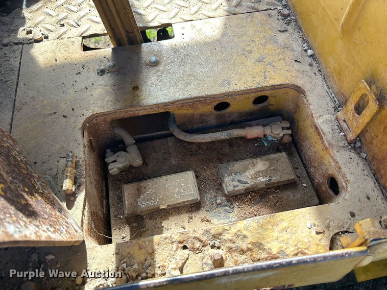 image for item DQ1023 1955 Caterpillar 12  rigid frame motor grader