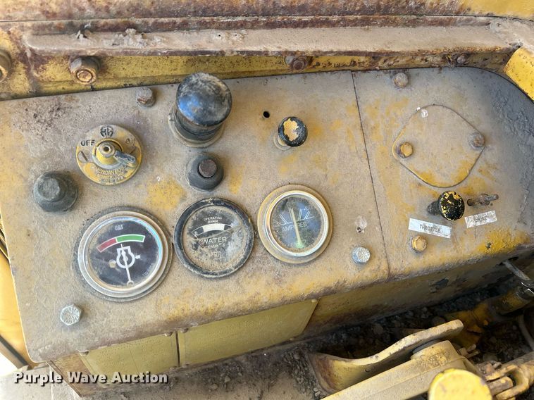 image for item DQ1023 1955 Caterpillar 12  rigid frame motor grader