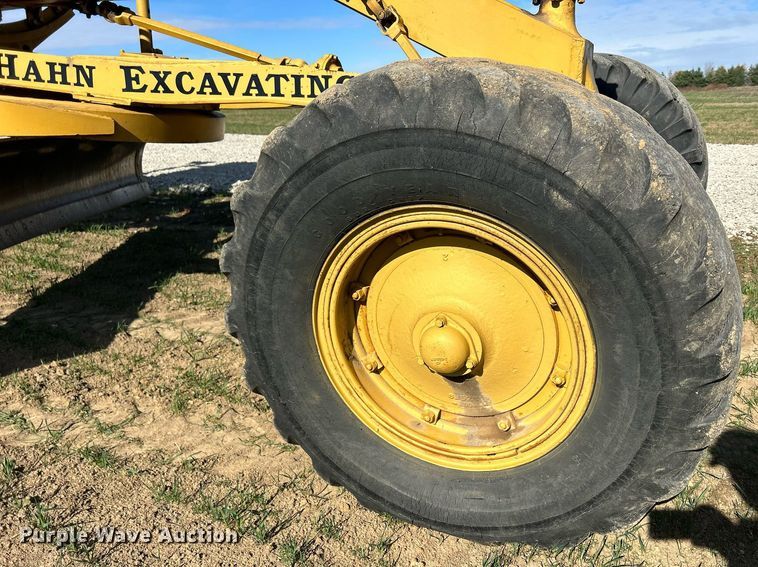 image for item DQ1023 1955 Caterpillar 12  rigid frame motor grader