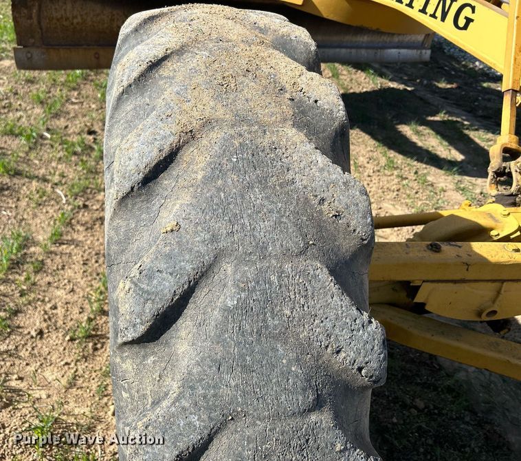 image for item DQ1023 1955 Caterpillar 12  rigid frame motor grader