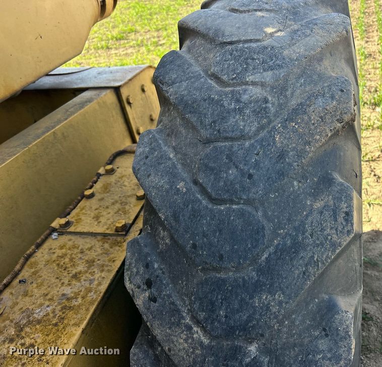 image for item DQ1023 1955 Caterpillar 12  rigid frame motor grader