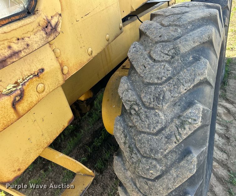 image for item DQ1023 1955 Caterpillar 12  rigid frame motor grader