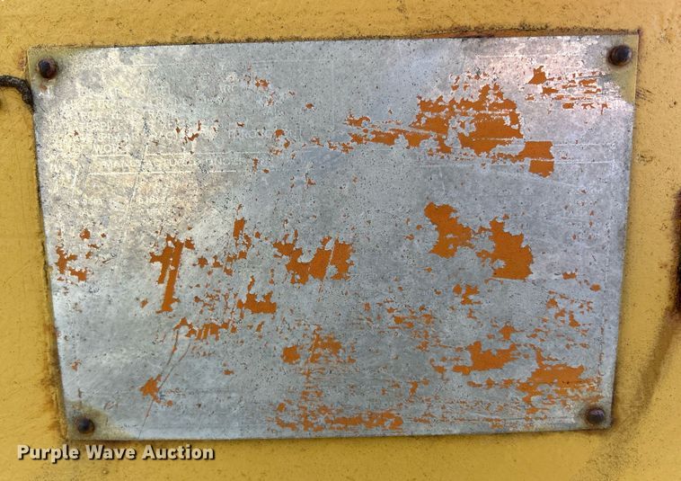 image for item DQ1023 1955 Caterpillar 12  rigid frame motor grader