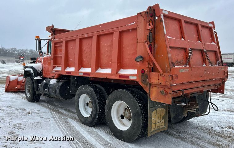 image for item DQ1026 1992 Mack RD690S  dump truck