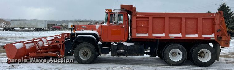 image for item DQ1026 1992 Mack RD690S  dump truck