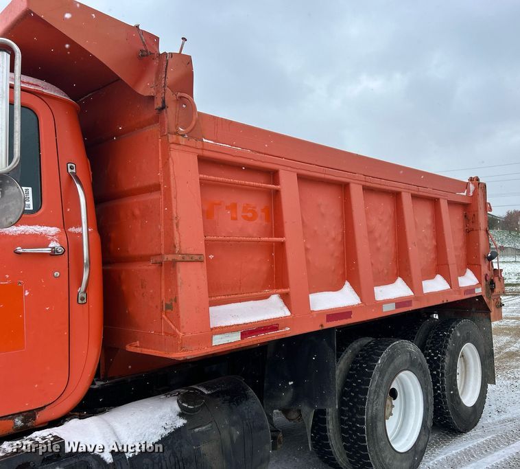 image for item DQ1026 1992 Mack RD690S  dump truck