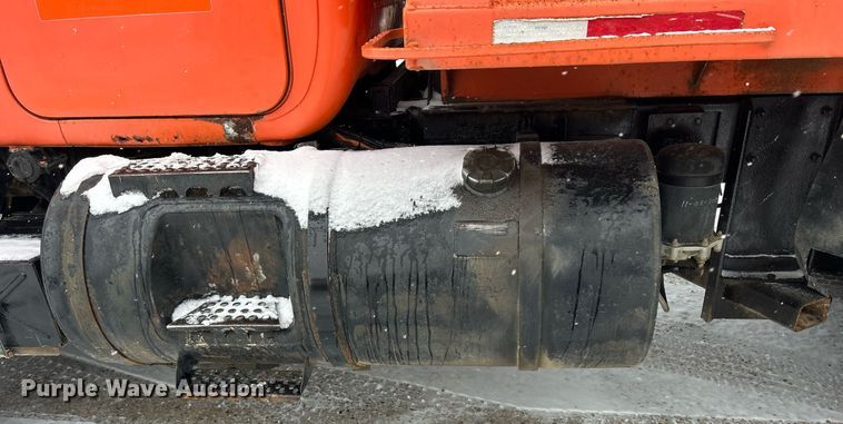 image for item DQ1026 1992 Mack RD690S  dump truck