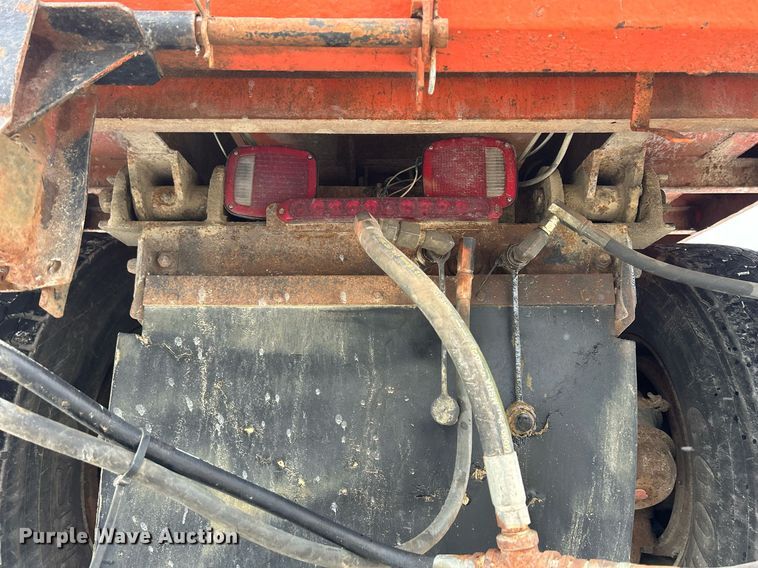 image for item DQ1026 1992 Mack RD690S  dump truck