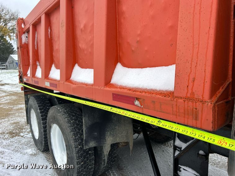 image for item DQ1026 1992 Mack RD690S  dump truck