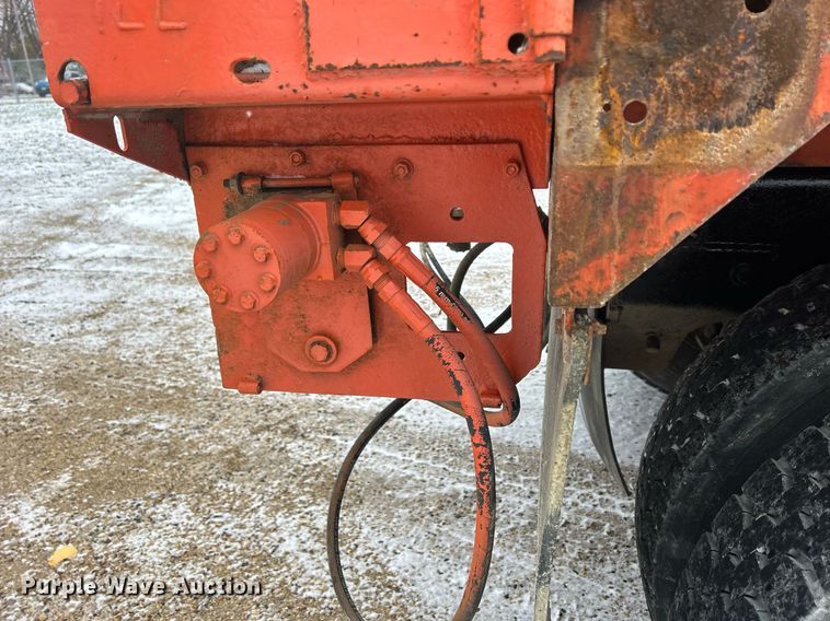 image for item DQ1026 1992 Mack RD690S  dump truck