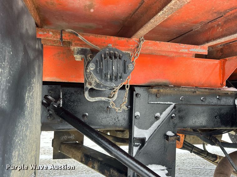 image for item DQ1026 1992 Mack RD690S  dump truck