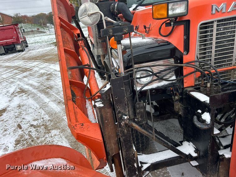 image for item DQ1026 1992 Mack RD690S  dump truck