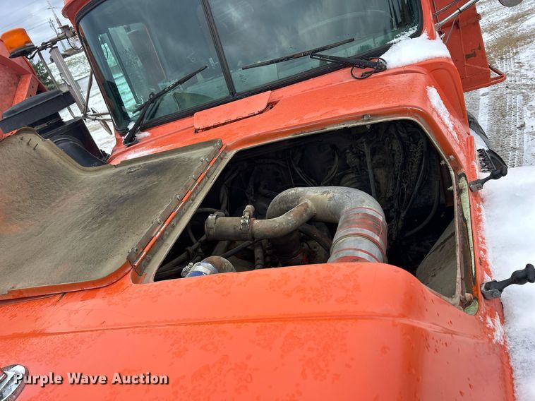 image for item DQ1026 1992 Mack RD690S  dump truck