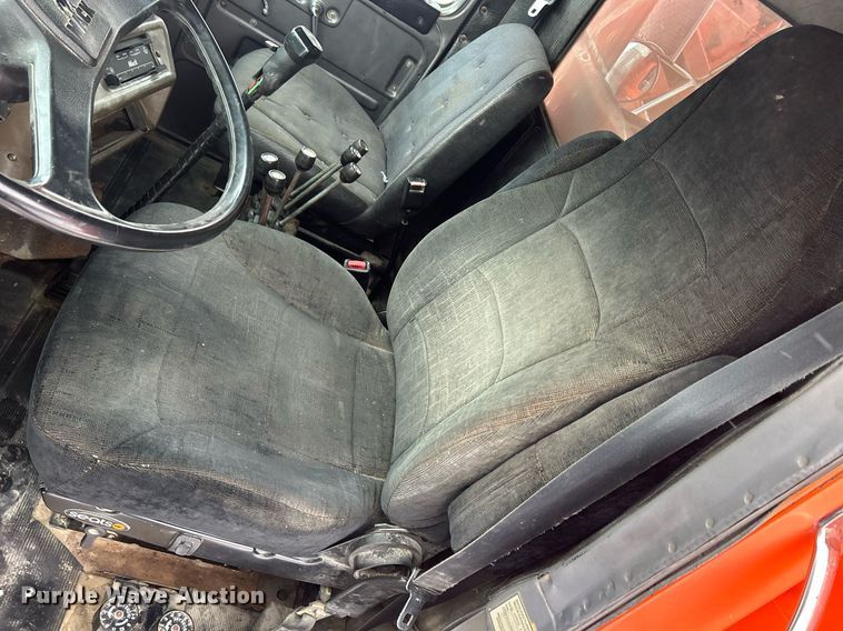 image for item DQ1026 1992 Mack RD690S  dump truck