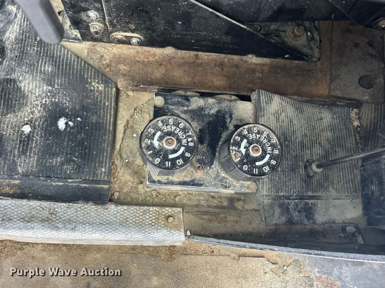 image for item DQ1026 1992 Mack RD690S  dump truck