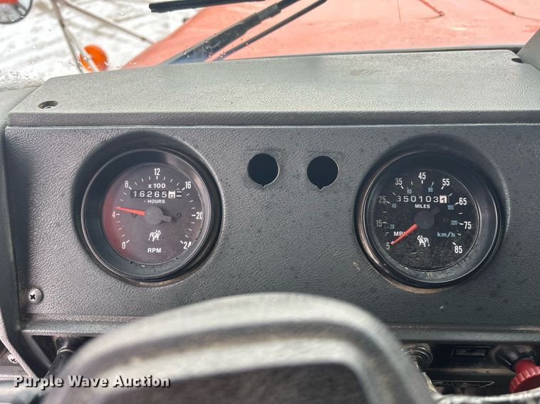 image for item DQ1026 1992 Mack RD690S  dump truck