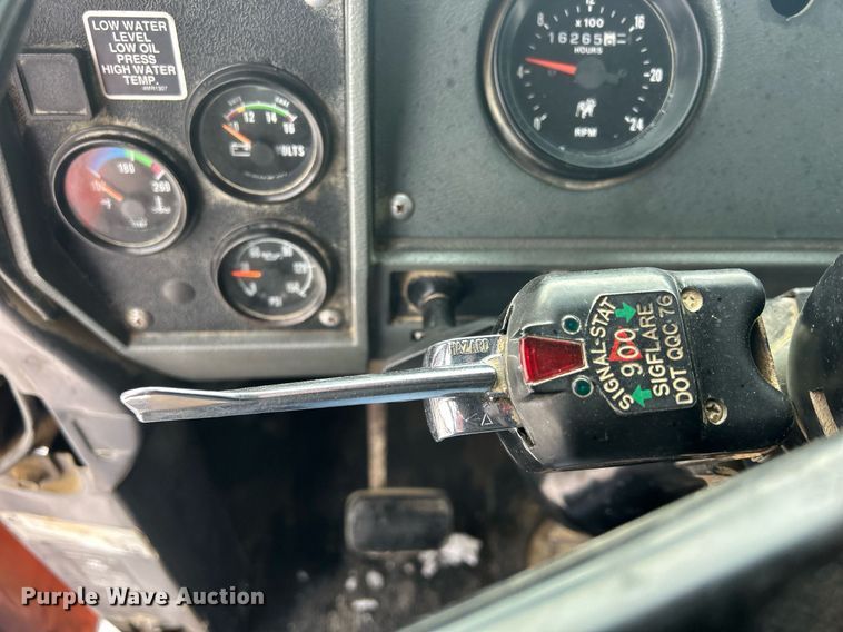 image for item DQ1026 1992 Mack RD690S  dump truck