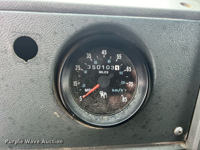 image for item DQ1026 1992 Mack RD690S  dump truck