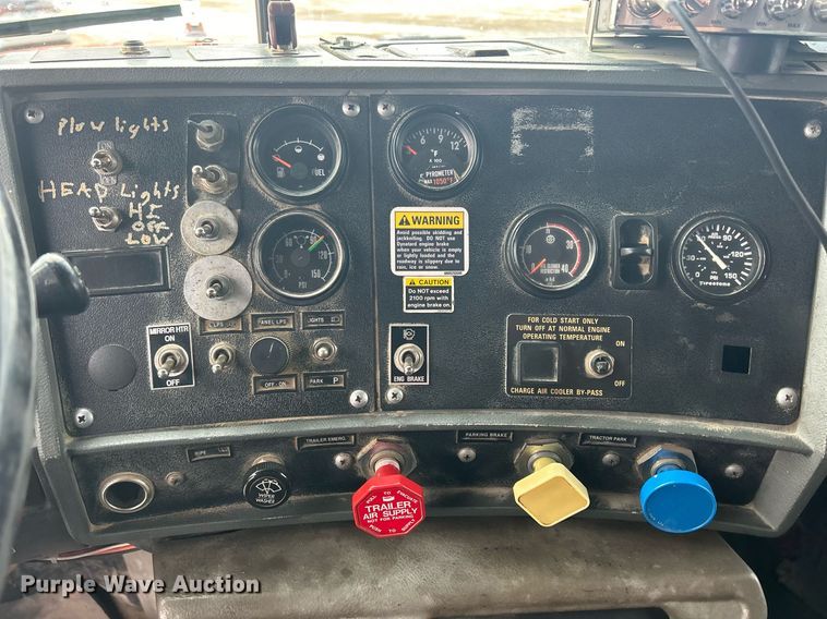 image for item DQ1026 1992 Mack RD690S  dump truck