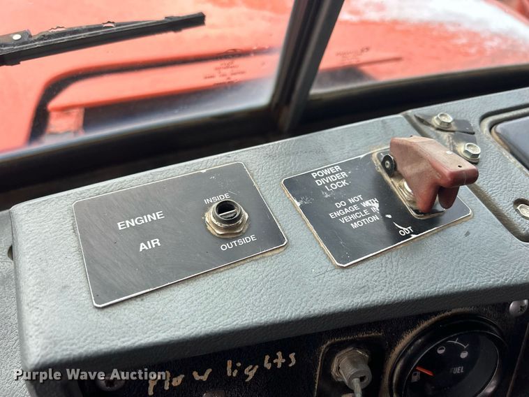 image for item DQ1026 1992 Mack RD690S  dump truck