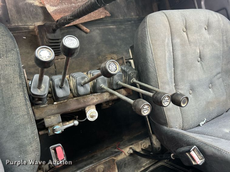 image for item DQ1026 1992 Mack RD690S  dump truck