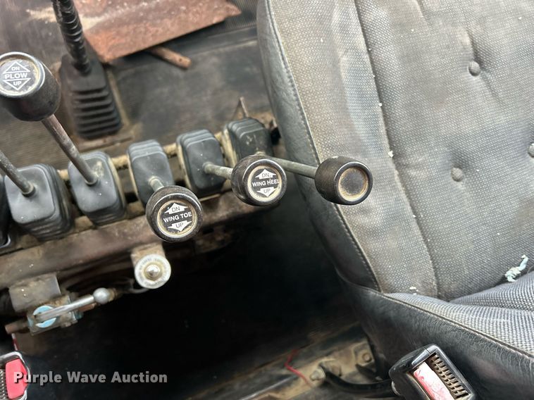 image for item DQ1026 1992 Mack RD690S  dump truck