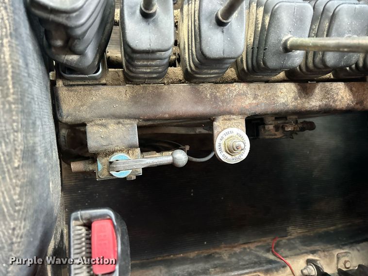 image for item DQ1026 1992 Mack RD690S  dump truck