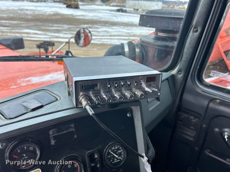 image for item DQ1026 1992 Mack RD690S  dump truck