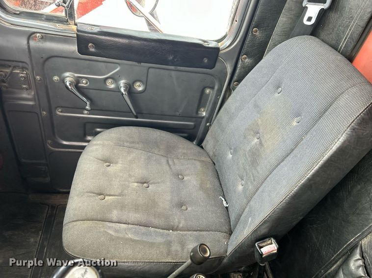 image for item DQ1026 1992 Mack RD690S  dump truck